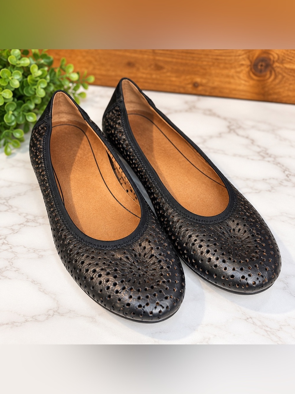 Vionic Robyn Black Leather Perforated Ballet Flats Shoes 9.5 Wide Comfort